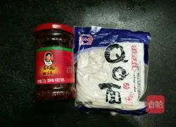Illustration of how to make QQ noodles with chili sauce 1