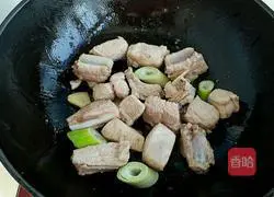 Illustration of how to make pork ribs and lotus root soup 5