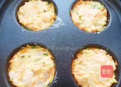 Illustration of how to make shrimp and vegetable cakes 12