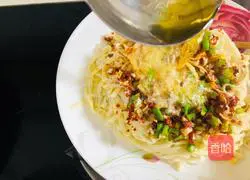 Illustration of how to make Chongqing flavor version of fried noodles 5