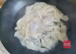 Illustration of how to make fried noodles with oil 10