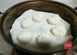 Illustration of how to make sauced pork buns 15