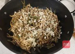 Illustration of how to make lentil braised noodles 22