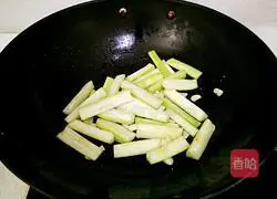 Illustration of how to make luffa and scrambled eggs 7