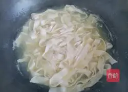 Illustration of how to make peanut butter noodles 9