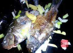 Illustration of how to make crucian carp tofu soup 6