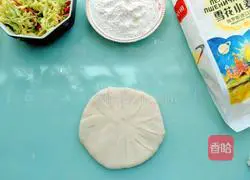 Illustration of how to make zucchini pancake 17