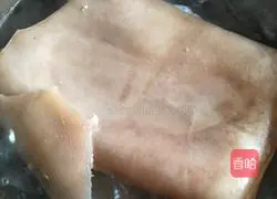 Illustration of how to make cold pork skin jelly 1