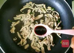 Illustration of how to make braised noodles with green vegetables 7