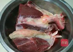 Illustration of how to make beef soup 1