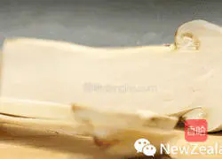 Illustration of how to make matsutake and New Zealand fish maw soup 3