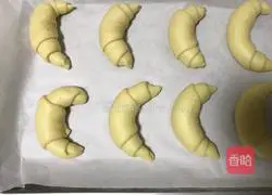 Illustration of how to make croissants 10