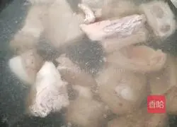 Illustration of how to make kelp and pork ribs soup 2