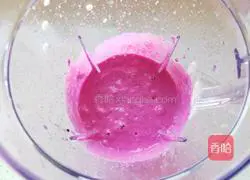 Illustration of how to make dragon fruit milkshake 5