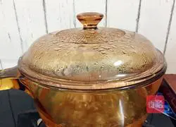 Illustration of how to make peach gum stewed with milk 8