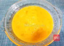 Illustration of how to make spinach and shrimp custard 7