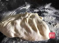 Illustration of how to make onion and pork buns 12