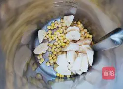 Illustration of how to make banana corn paste 5