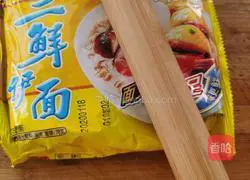 Illustration of how to make instant noodles 1