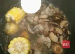 Corn, Mushroom and Spare Ribs Soup Recipe Illustration 6