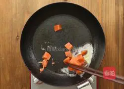 Complementary food for 18-36 months: Illustration of how to make milky salmon and baked spinach 3