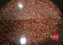 Illustration of how to make yeast bean pie 1