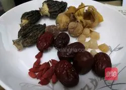 Illustration of making morels, ribs and scallop soup 2