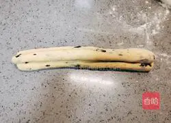 Illustration of how to make pumpkin and blackcurrant blossom steamed buns 16