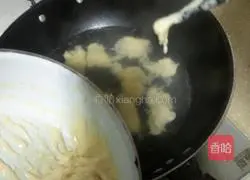 Noodles Illustration of how to make pimples 4