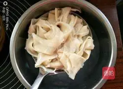 Illustration of Shanxi trousers-stretched noodles at home 16