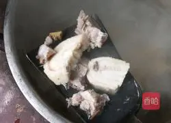 Illustration of how to make braised pork ribs with kudzu root 3