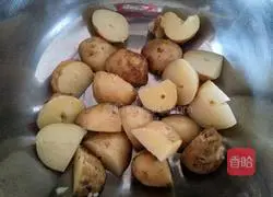 Illustration of how to make potato bean paste cake 3