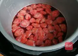 Illustration of how to make canned strawberries 3