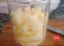 Illustration of how to make freshly squeezed apple juice 3