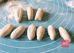 Illustration of how to make mushroom steamed buns 3