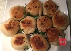 Illustration of how to make pan-fried steamed buns 16