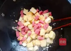 Illustration of how to make diced egg steamed buns (commonly known as fried egg steamed buns) 7