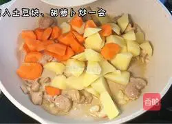 Illustration of how to make curry chicken pasta 4