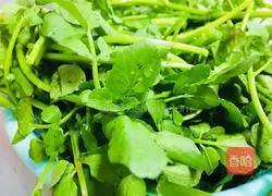 Illustration of how to make watercress and pork dumplings 2