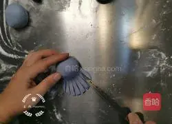 Illustration of how to make octopus and bean paste buns 10