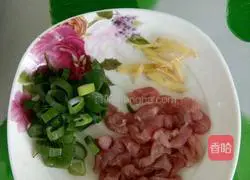 Illustration of how to make shredded pork noodles with mustard vegetables and red oil 2