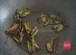 Illustration of how to make egg and scallion noodles 3