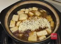 Illustration of how to make tofu braised noodles 5