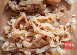 Illustration of how to make jellyfish mixed with cucumber 1