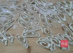 Illustration of making homemade cat ears snacks 14