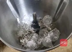 Illustration of how to make small meat wontons 2