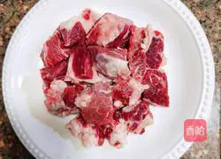 Illustration of how to make beef brisket and radish soup 1