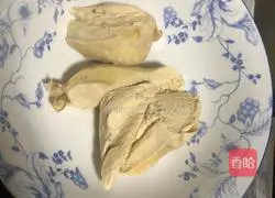  Illustration of how to make cold chicken breasts and enoki mushrooms 3