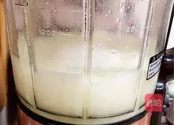 Illustration of how to make cranberry yam soup (strengthening the spleen and nourishing the skin) 8