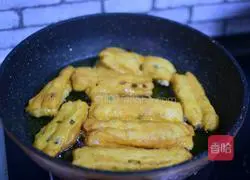 Illustration of how to make scallion fried dough sticks 9